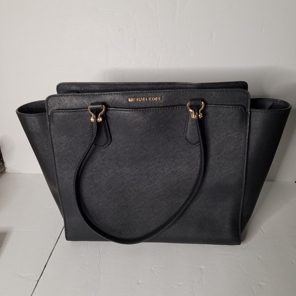 Stunning Michael Kors Black Handbag - Excellent Condition!